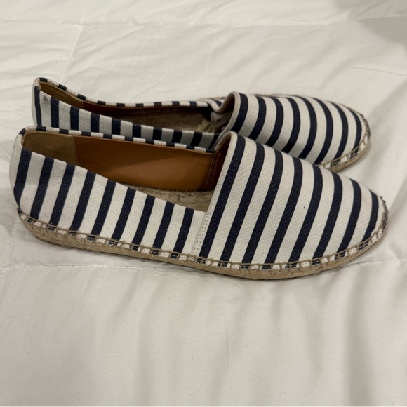 J. Crew Striped Espadrilles Flats Pull On White Blue Size 10 Coastal summer - Picture 1 of 9